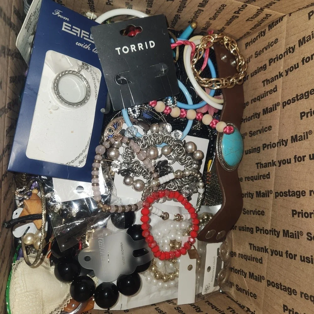11 Lbs ALL True CRAFT REPAIR Junk  Jewelry Lot Bottom Of Bag Beads Smalls - Picture 5 of 7